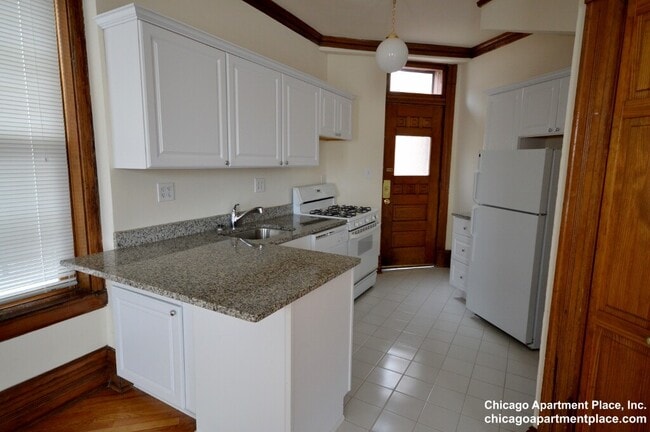 Photo - 2329 N Halsted St