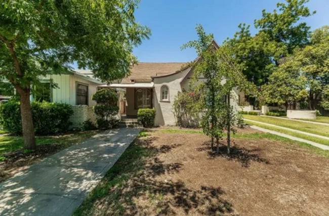 Photo - 2211 N Van Ness Blvd