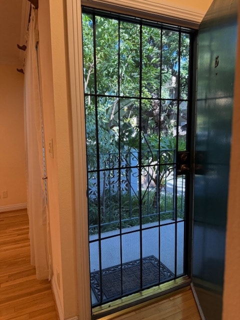 Entrada de seguridad al porche delantero - 11138 Aqua Vista St