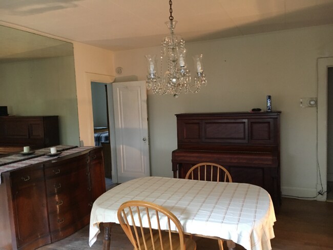 Photo - 3030 Pinewood Ave Unidad 1st floor