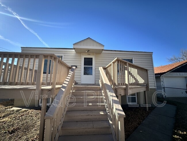 Building Photo - 1106 7th Ave