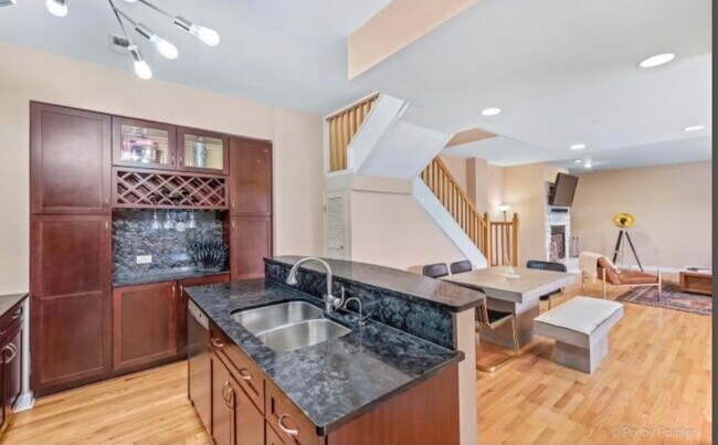 Photo - 1430 N La Salle Dr Unit f1
