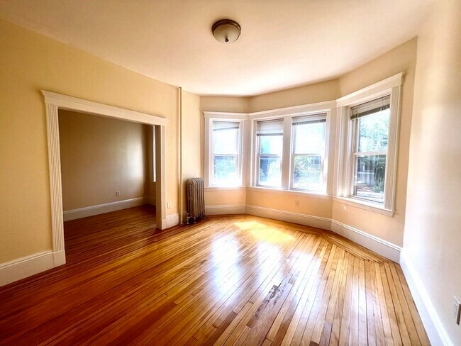 Building Photo - 102 Trowbridge St Unit 2L