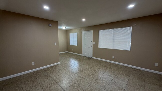 Building Photo - Two Bedroom One Bathroom Apartment in San Bernardino! Unit 3