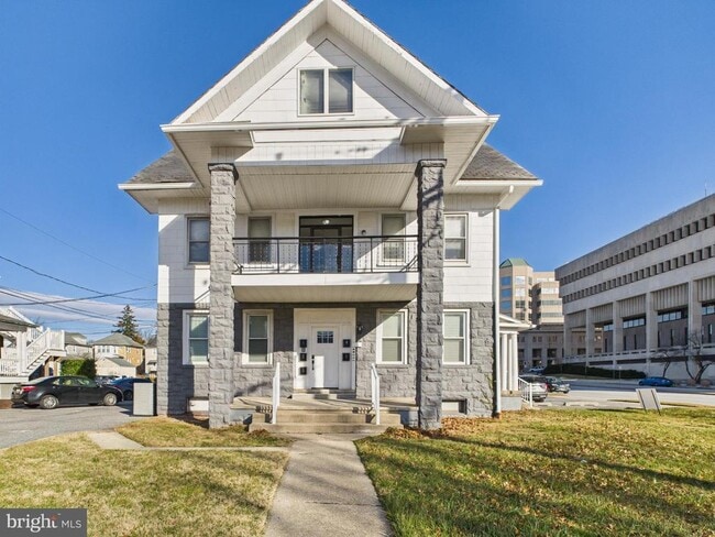 Building Photo - 300 W Chesapeake Ave