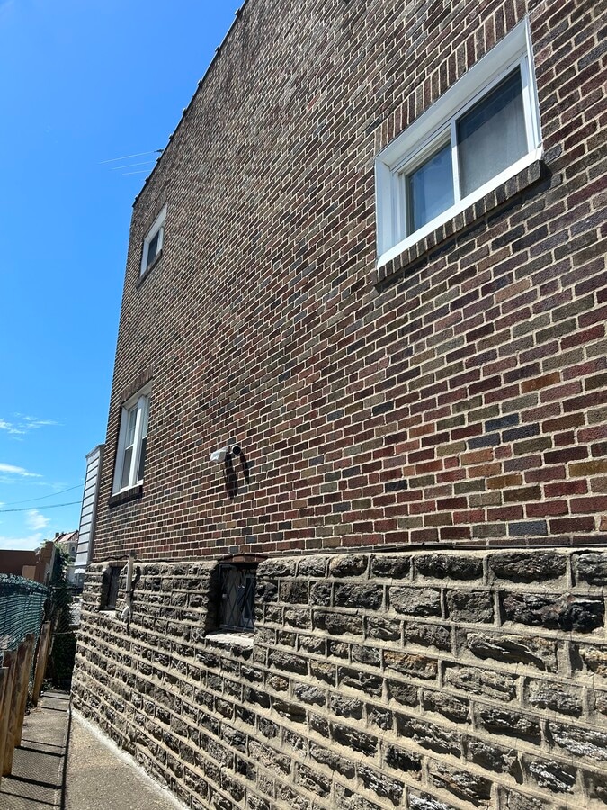 Photo - 3234 Fanshawe St