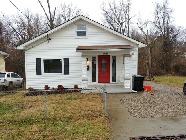 Photo - 3035 University Rd
