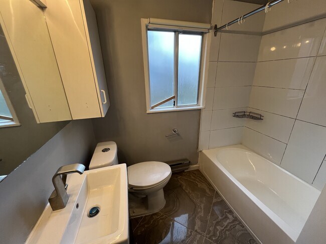 Photo - 21706 Dewdney Trunk Rd