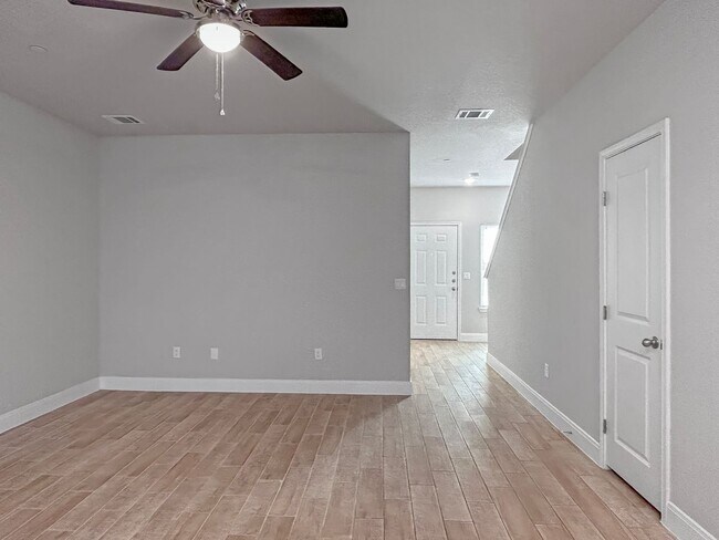 Photo - Charming Townhome Near I-35 & Randolph AFB