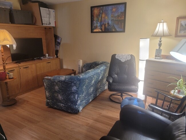 Photo - 124 Coronation Ave