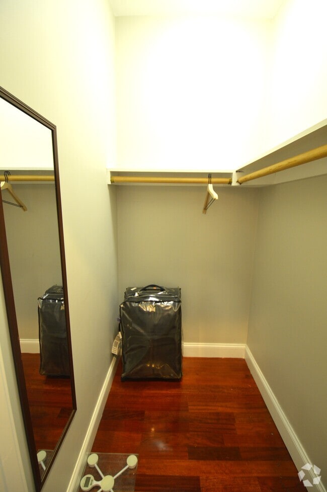 Building Photo - 10 Bristol St Unit 3 Rental