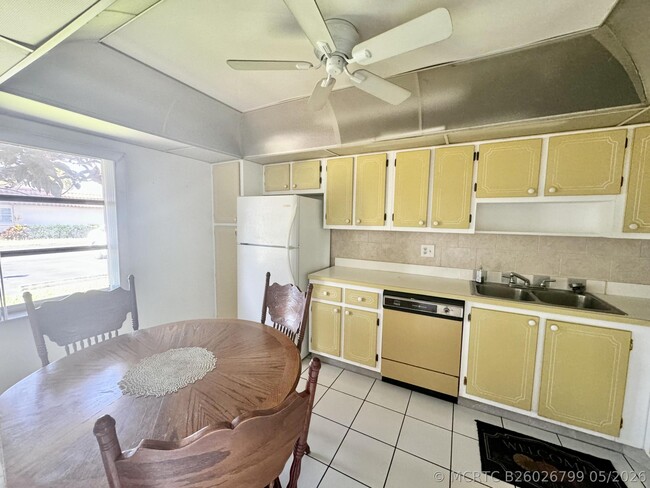 5725 Fernley Dr E