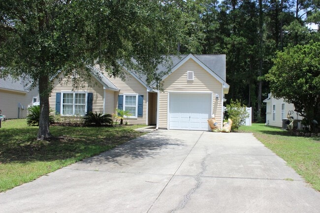Building Photo - Ranch Home w/ Privacy Fence
