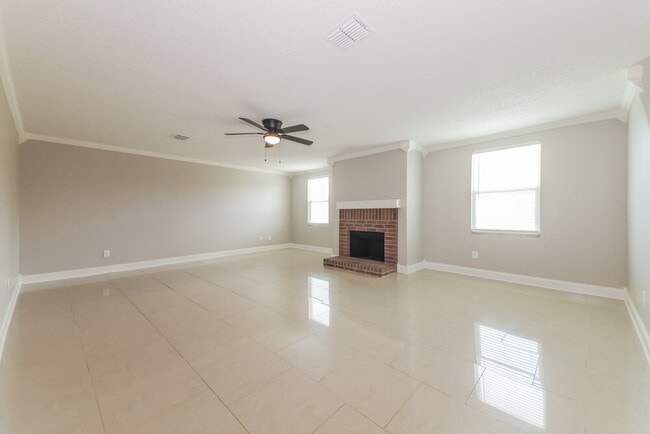 Photo - 1421 Nimitz Way