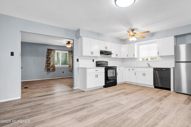 Photo - 207 Coville Dr