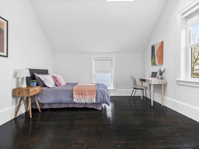 Photo - 131 Centre St