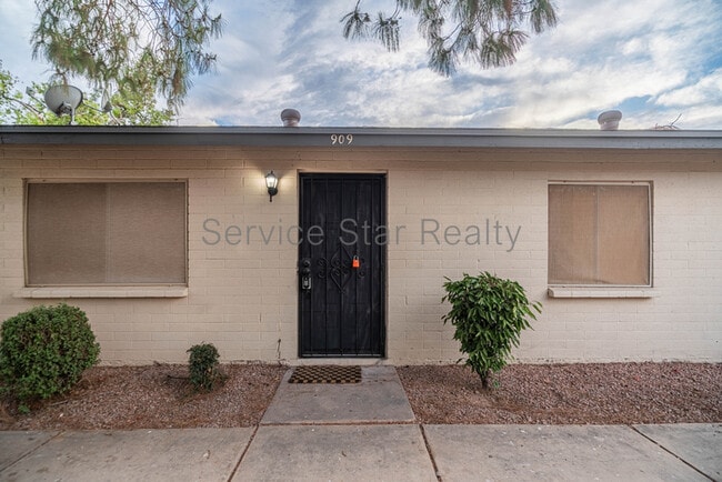 Photo - 909 W Malibu Dr