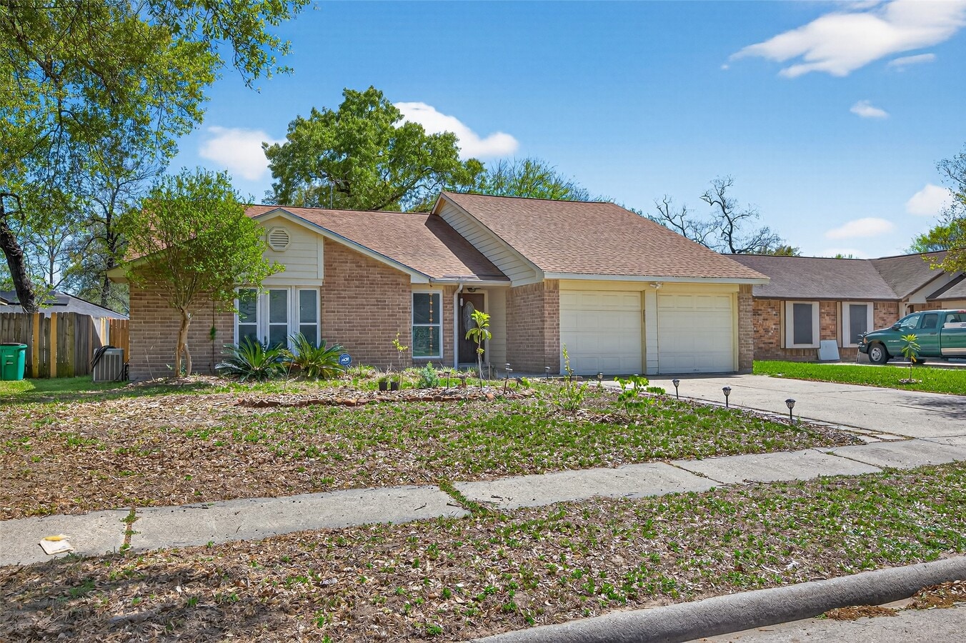 Photo - 18918 Droitwich Dr