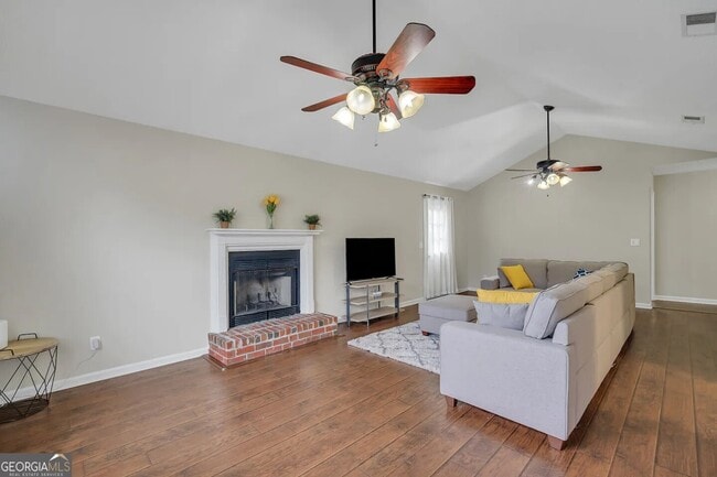 Photo - 1474 Bengay Way