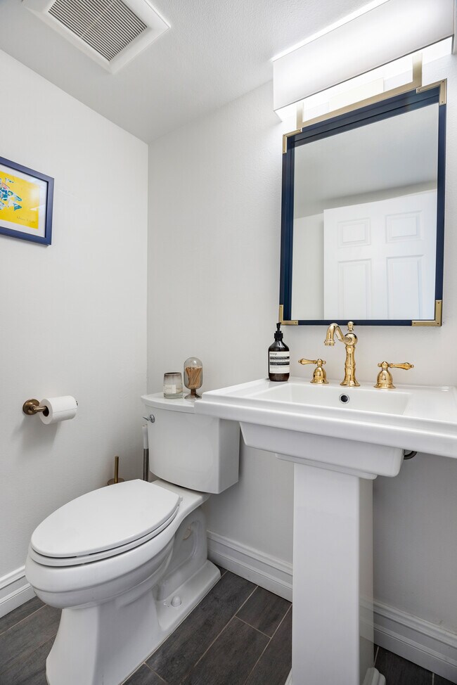 Photo - 2560 S Centinela Ave