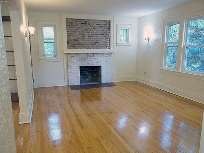 Photo - 400 Harvard Pl Unit Harvard 400.1