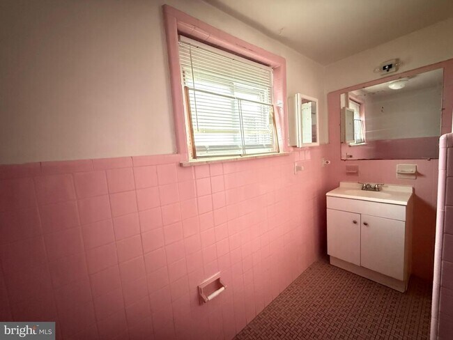 Photo - 1816 S Chadwick St