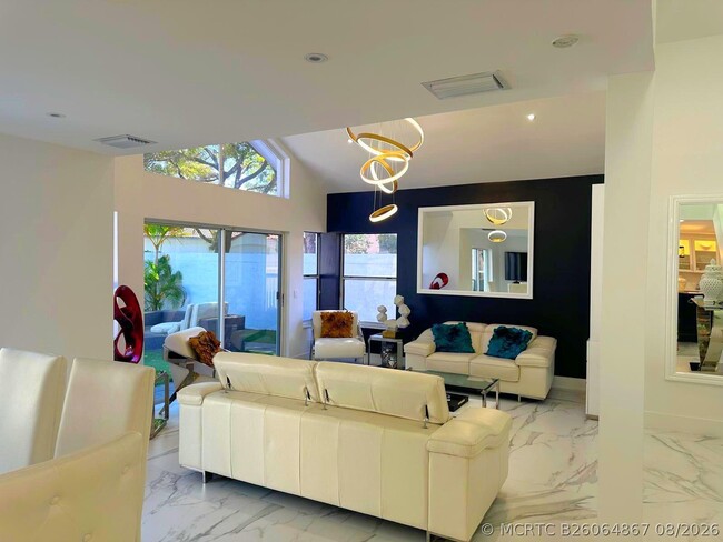2252 NW 53rd St