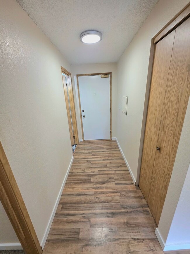 Photo - Renton Sunset Heights Condominiums - 2 bedroom 1 bathroom lower floor unit - Water, Sewer & Garba...