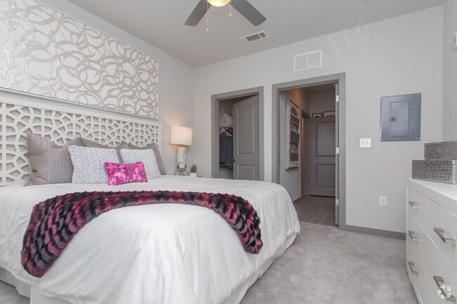 1BR, 1BA - 838SF