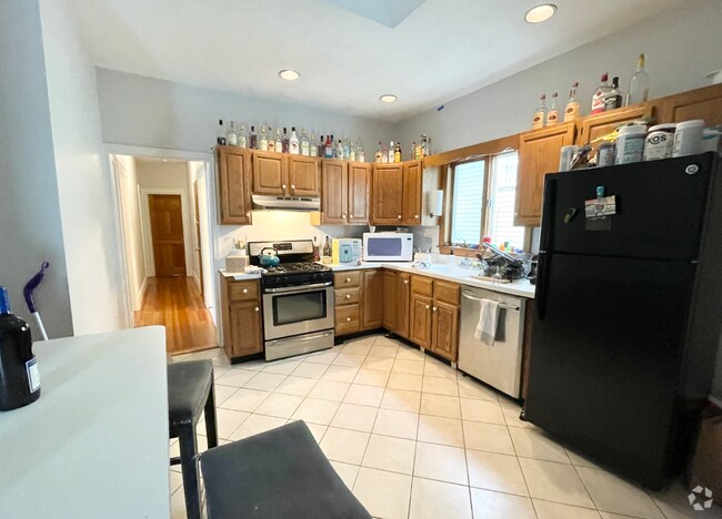 Building Photo - 19 Bucknam St Unit 3 Rental