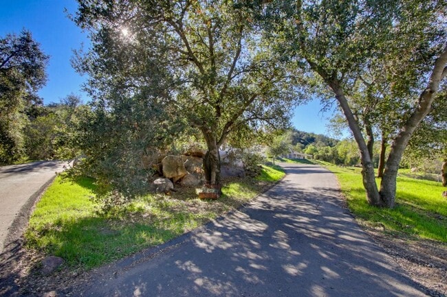 Photo - Stunning 4bed 3 bath 3088sqft home