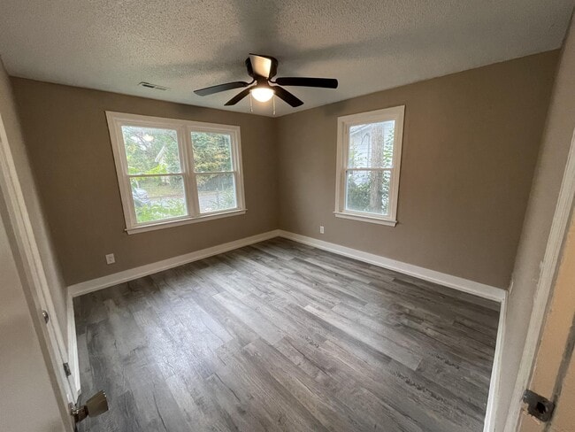 Photo - 815 N Commander St