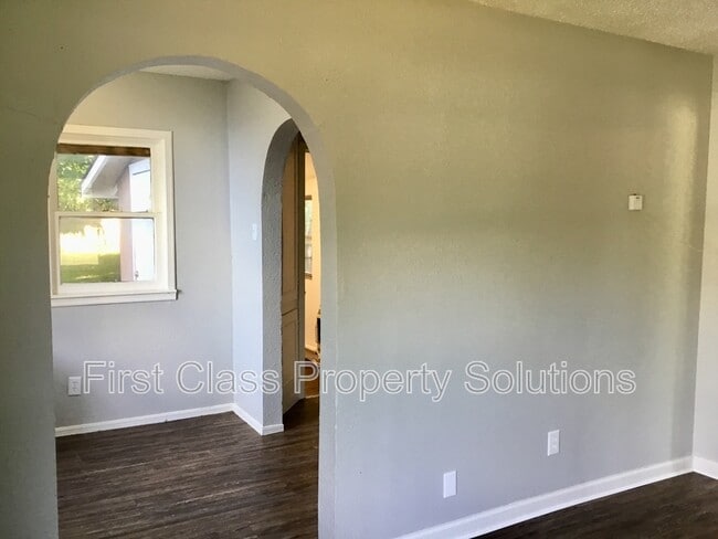 Photo - 2215 Cashion Pl