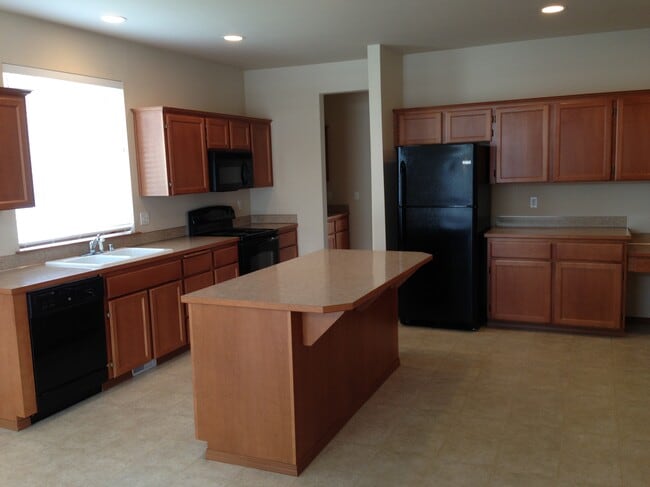 Photo - 202 Hawk Ave SW