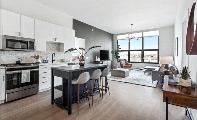 Building Photo - Logan