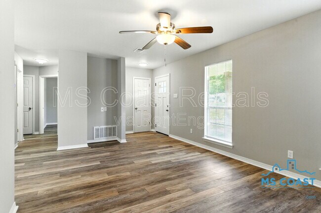 Photo - 198 Briarfield Ave House