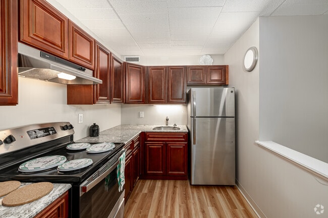 1BR, 1BA - Kitchen - Seabury Cooperative