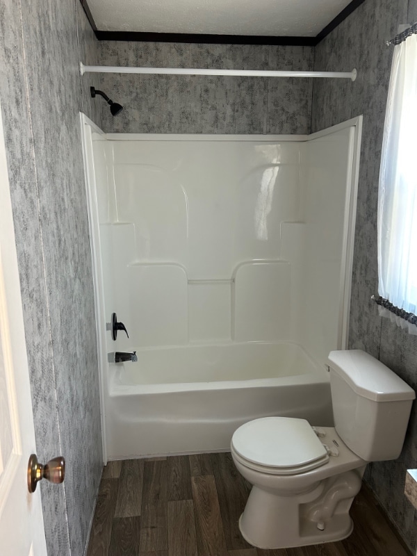 Photo - 302 Lakeview Rd