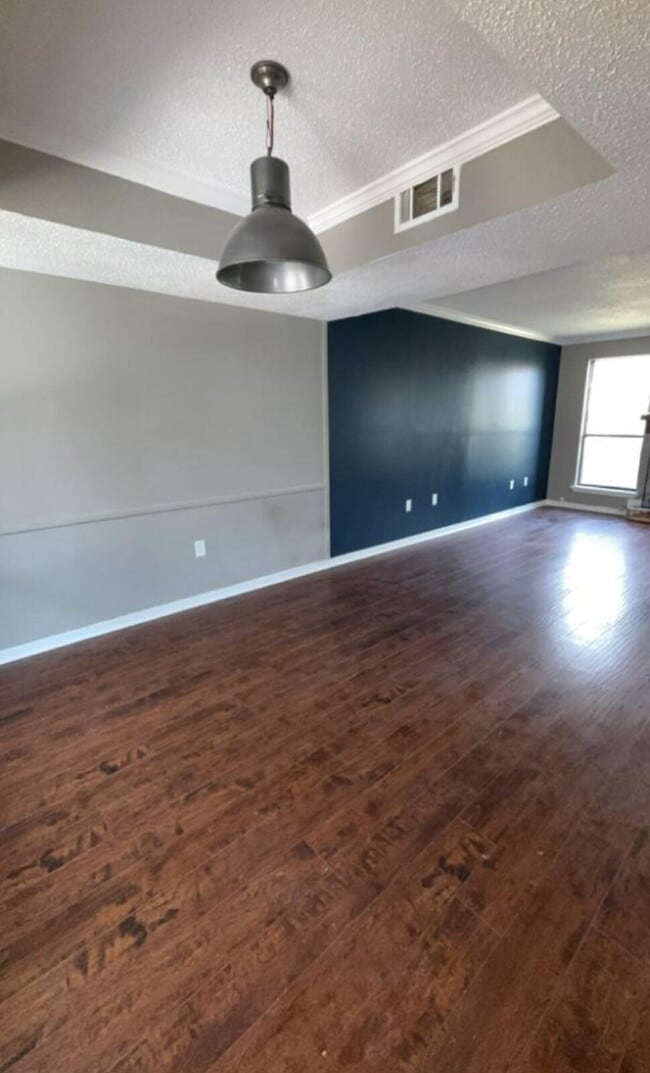 Photo - Reservoir living with utilities included for $2200!!