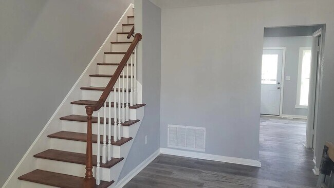 Photo - 5033 Wabash Pl