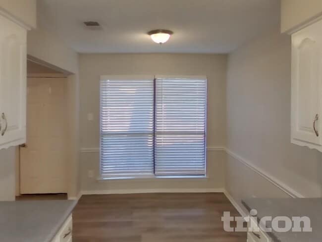 Photo - 3225 Hastings St