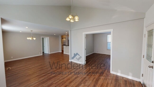 Photo - 430 E Oak St