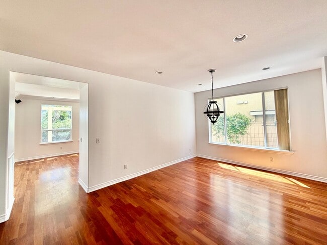 Photo - Elegant 5 Bedroom Home With Sweeping Staircase and Tons of Space!