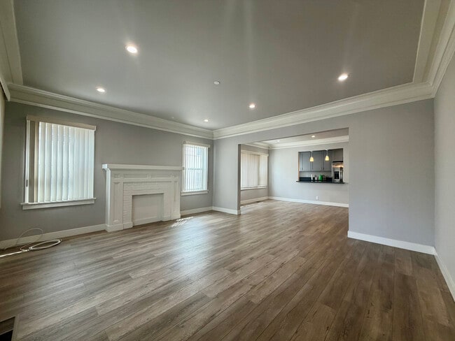 Photo - 2059 N Vermont Ave Unit 2059