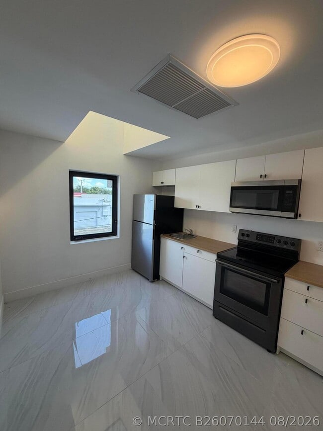 Building Photo - 8211 Biscayne Blvd Unit 1