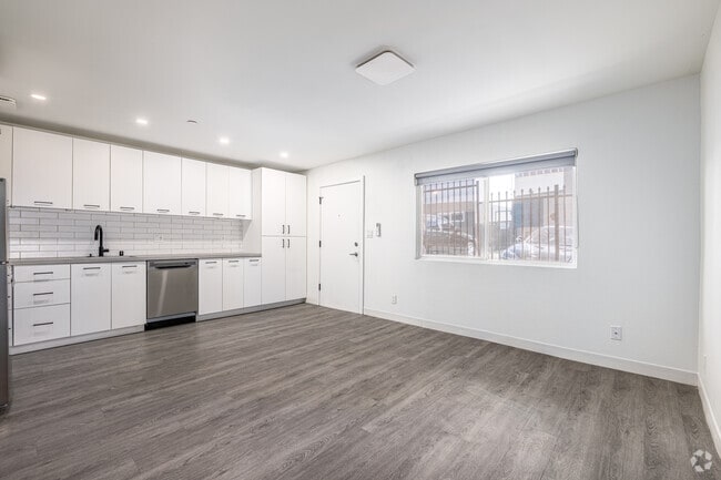 1BR, 1BA - 530SF - Dining Room