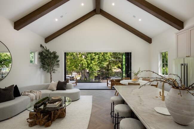 Photo - 160 Waverley St