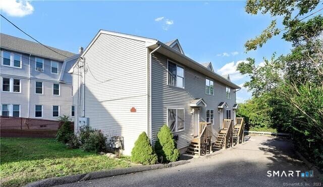 Building Photo - 220 Alder St