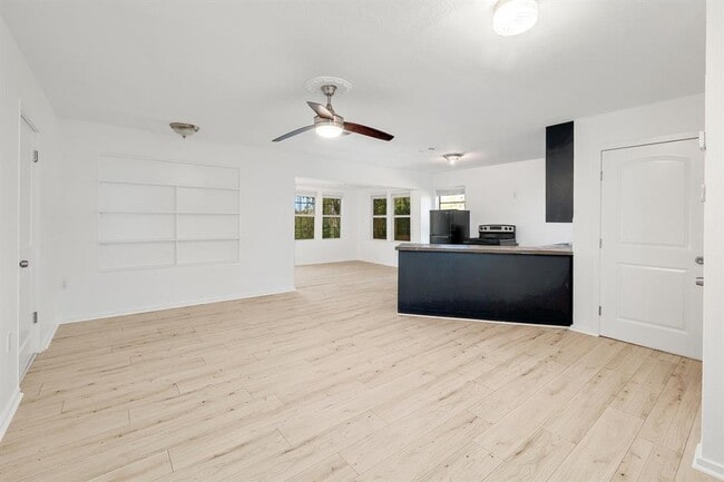Photo - 18502 E Lakeview Dr