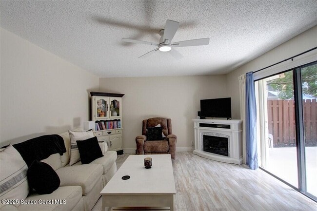 Photo - 1717 Patty Cir NE